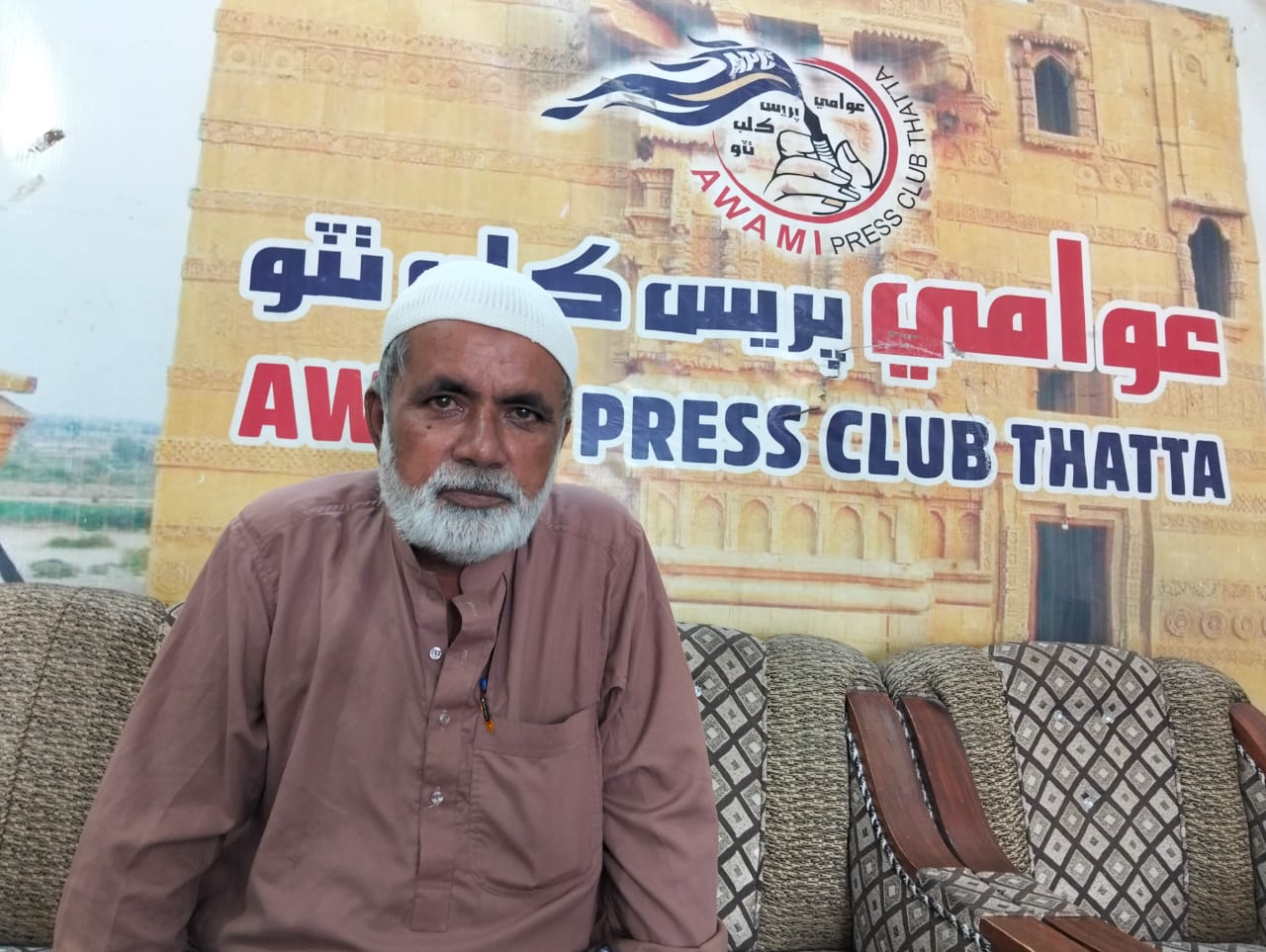 ٺٽي ۾ گهارو واسي ڳوٺاڻي جو زمين تي مبينا قبضي خلاف احتجاج