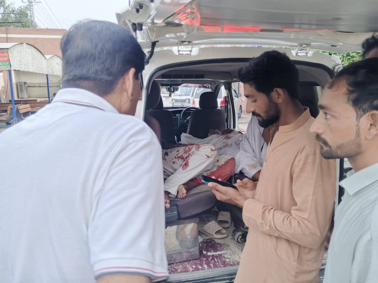 فیصل آباد میں بدبخت بیٹے کی فائرنگ سے ماں  جاں بحق ہو گئی، باپ اور بھائی زخمی، ملزم گرفتار