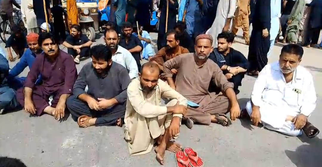 پپري جي رهواسين ۽ جقه جعفري جي اڳواڻن پاران بجلي جي بندش خلاف ڌرڻو