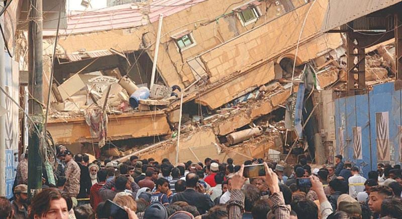 اورنگی ٹاؤن میں زوردار دھماکے سے سیاسی جماعت کا دفتر زمین بوس، 7 زخمی