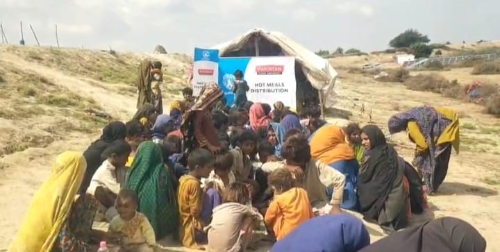 سجاول ۾ مسلم هينڊ پاڪستان جي تعاون سان کاڌو ۽ پاڻي ورهايو ويو
