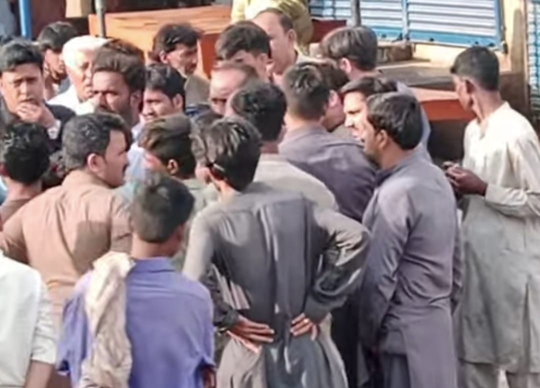 گڈاپ سٹی اور گرد و نواح میں ایک ماہ سے بجلی بند، پانی کی قلت، شہری سراپا احتجاج