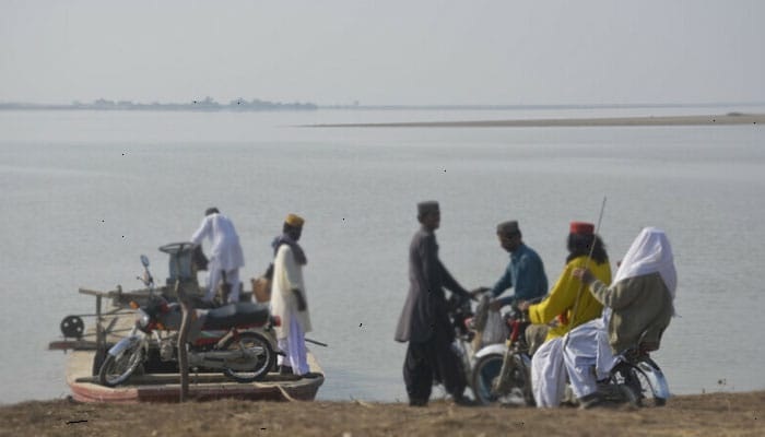 سندھ کابینہ نےکچے کے علاقوں میں ترقی کیلئے ڈاکوؤں کے ہتھیار ڈالنےکی پالیسی منظور کرلی