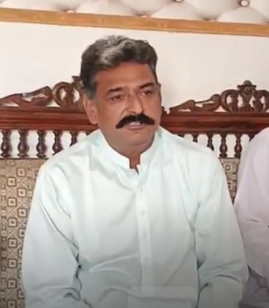 مورو  ۾ پ پ اڳواڻ جو بااثرن ۽ پوليس خلاف احتجاج