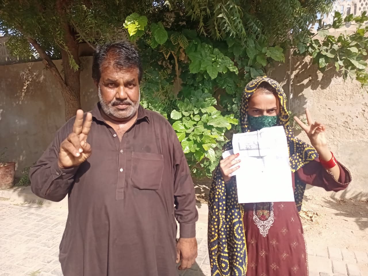 نوشهروفيروز ۾ ڳوٺ فاضل راڄپر واسڻ ناري جو والد سان گڏ ساهرن خلاف احتجاج