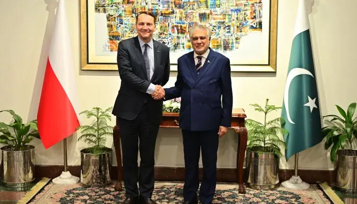 اسحاق ڈار کا اعتراف — پاک فضائیہ کی تشکیل میں پولینڈ کا نمایاں کردار رہا