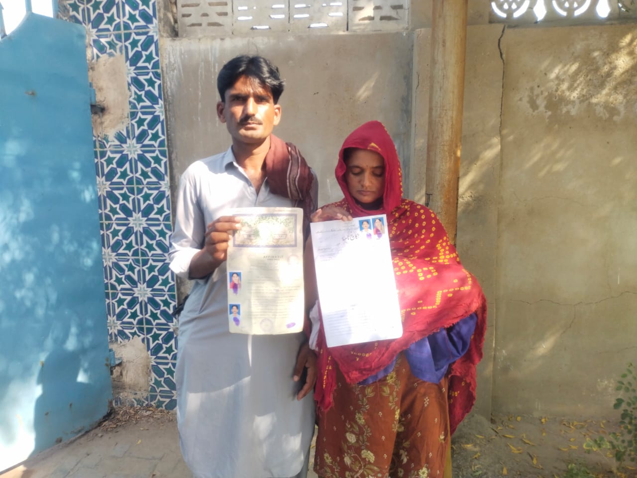 نوشهروفيروز ۾ ڏيڍ سال اڳ پسند جو پرڻو ڪندڙ جوڙي جو احتجاج