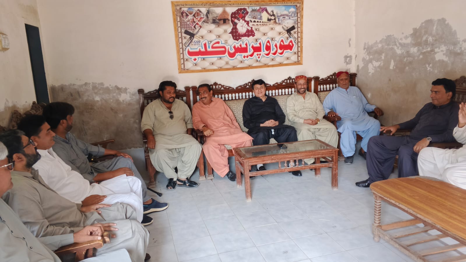 مورو ۾ ميونسپل چيئرمين  نذير احمد ميمڻ پاران صحافي خدا بخش ميمڻ سان تعزيت