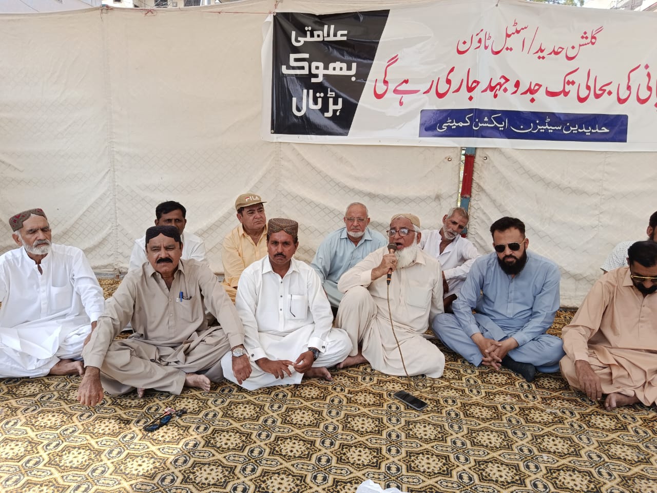 گلشن حديد ۾ پاڻي کوٽ خلاف بک هڙتالي ڪيمپ ٻئي ڏينهن به جاري، اڀ ڏاريندڙ نعرا