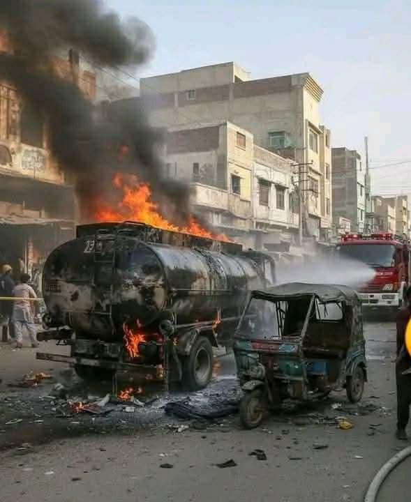 اورنگی ٹاؤن میں واٹر ٹینکر کی چنگچی رکشے کو ٹکر، کم سن بچہ جاں بحق