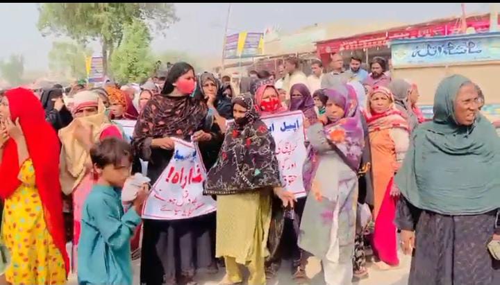 ملير: ايم ڊي اي اسڪيم 33 ۾ نور محمد ڳوٺ کي ڊاهڻ جي ڪوشش، رهواسين جو ڌرڻو