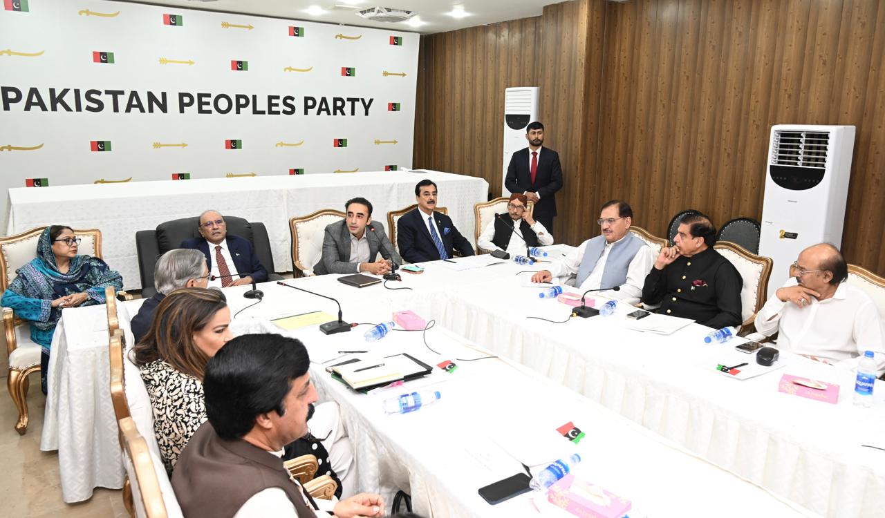 کراچی: پاکستان پیپلزپارٹی کے چیئرمین بلاول بھٹو زرداری کی صدارت میں پی پی پی کی سینٹرل ایگزیکٹو کمیٹی کے اجلاس کا پہلا دن