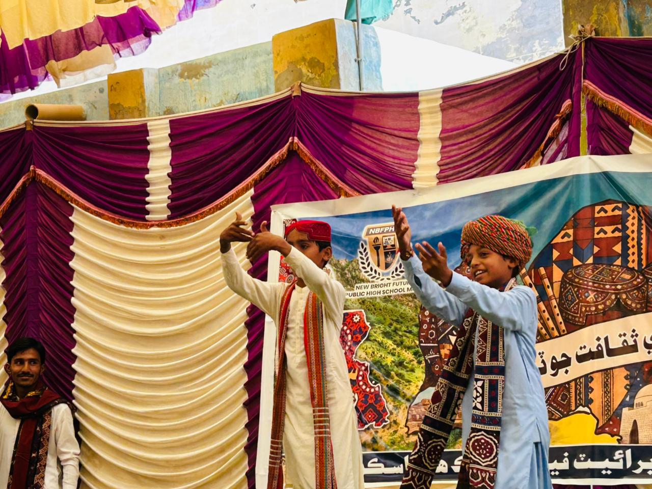 ٿرپارڪر ۾ سنڌي گيتن جي گونج ، پنهنجي ثقافت سان محبت جو ڀرپور اظھار