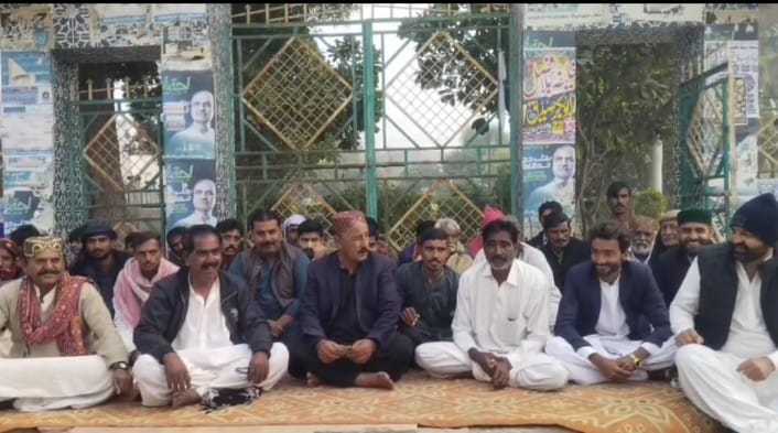 نوشھرو فيروز: ھفتو اڳ نوابشاھ ۾  عورت پوليس ڪانسٽيبل تي فائرنگ واري واقعي خلاف احتجاج