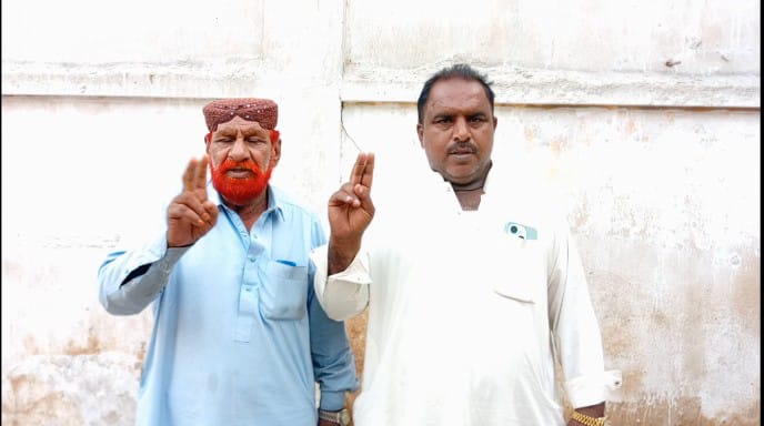 ميهڙ واسي جو پٽ سميت ڀاءُ خلاف ڪراچي ۾ احتجاج