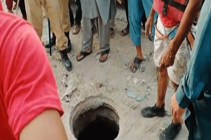 کراچی میں ایک اور بچہ گٹر میں گرکر جاں بحق، شہری انتظامیہ کی غفلت انتہا کو پہنچ گئی