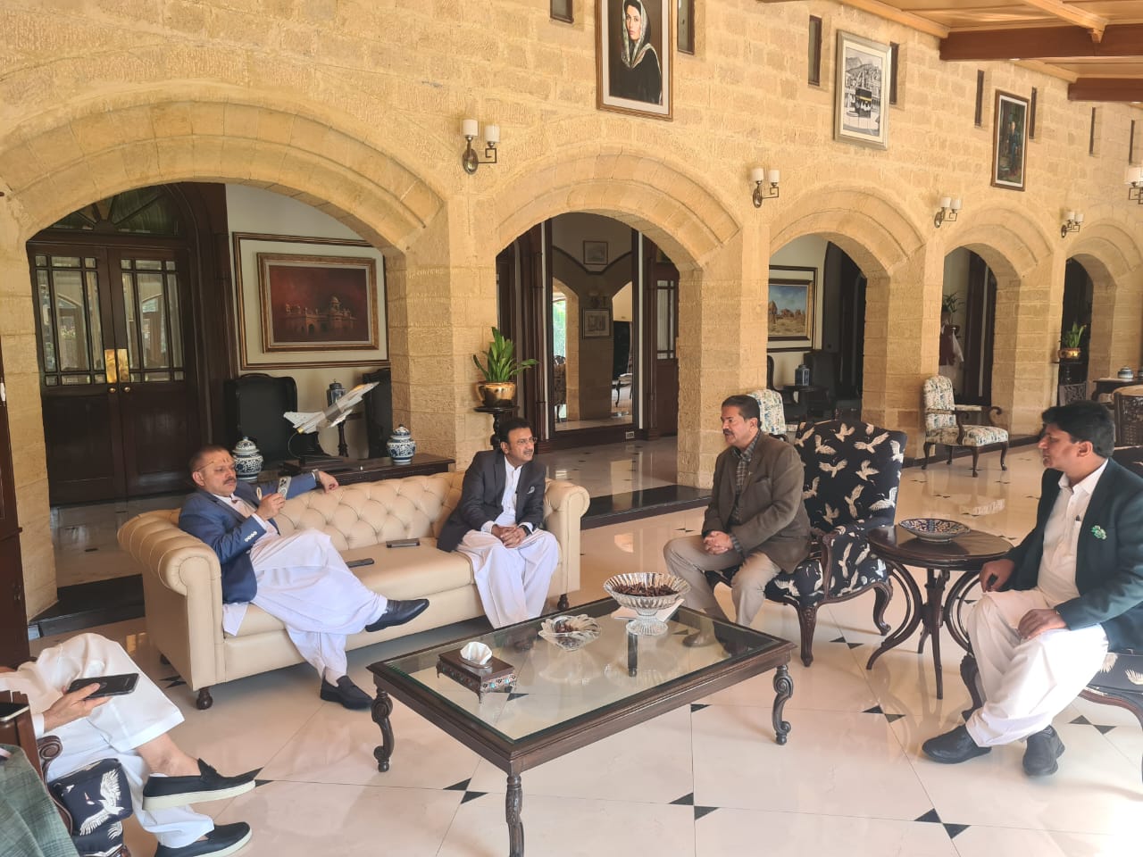 ڪيلاش ڪولهي جو بي رحماڻو قتل، وڏي وزير جي خاص معاون راجوير سنگهه ۽ ويرج ڪولهي جي صوبائي وزيرن ضياءَ لنجار، شرجيل انعام ميمڻ ۽ ناصر شاهه سان ملاقات