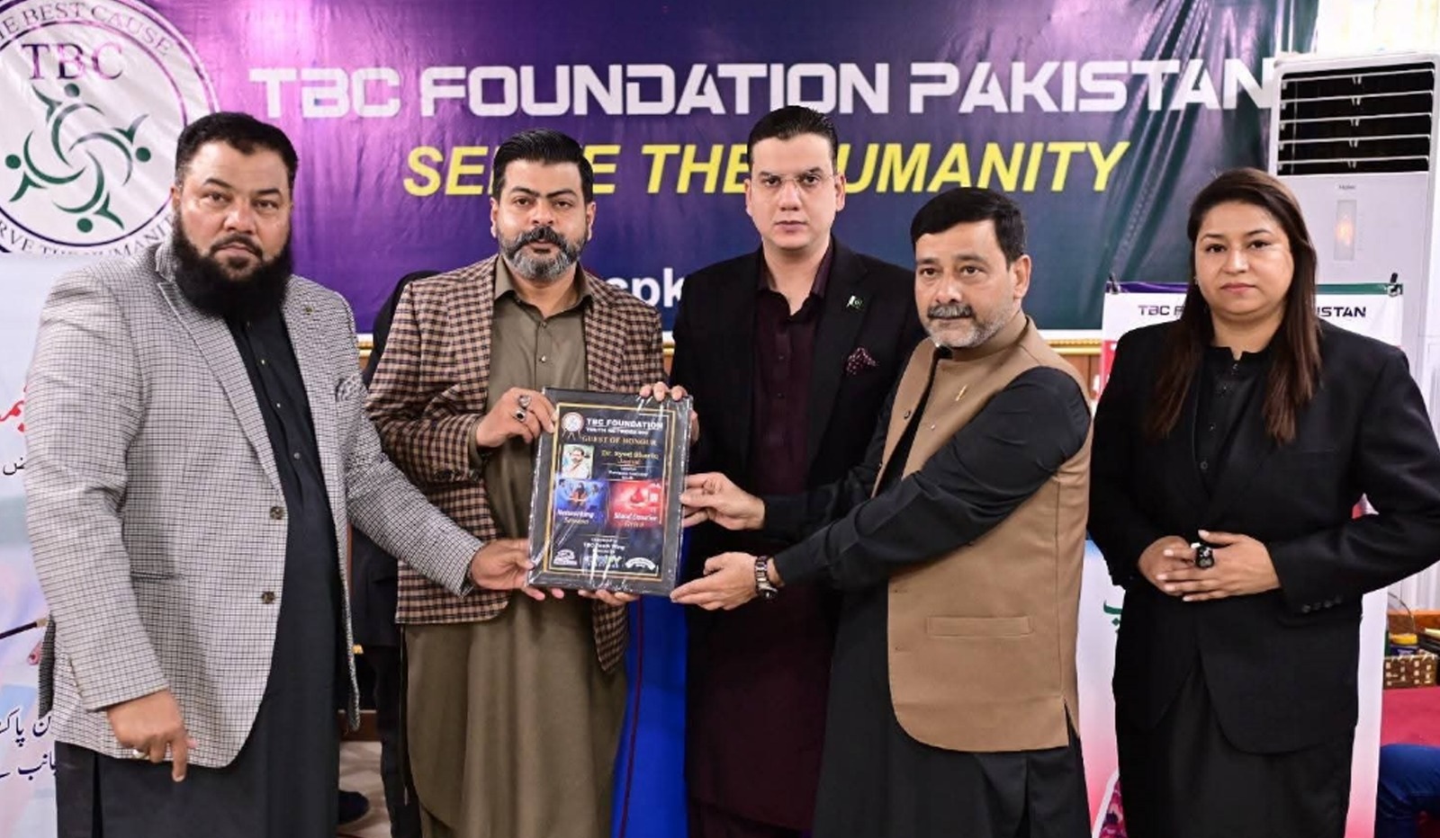 ٹی بی سی فاونڈیشن محض خیرات پر یقین نہیں رکھتی بلکہ لوگوں کو تعلیم، ہنر اور مواقع دے کر خود کفیل بنانے کے مشن پر کام کر رہی ہے، محمد ساجد مغل