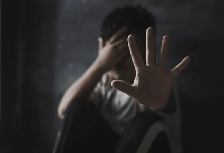 کراچی: بھانجی سے زیادتی کیس، عدالت نے وکیل کو سخت تنبیہ کی