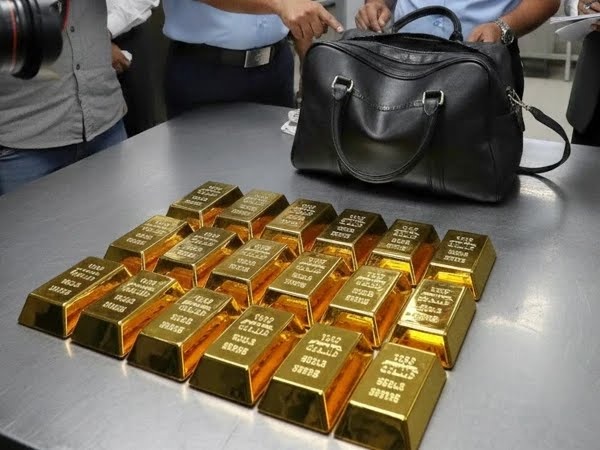 کراچی ایئرپورٹ پر مسافر سے 100 تولہ سونے کی 10 اینٹیں برآمد