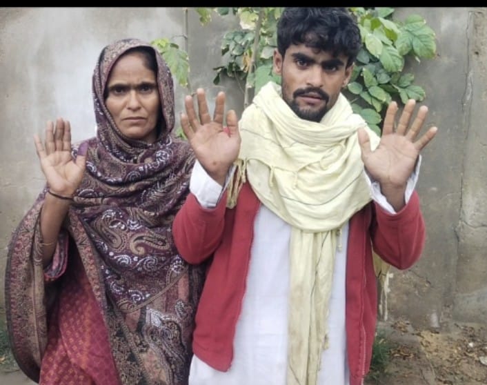 نوشهروفيروز ۾ مورو واسي ماءُ پٽ جو پوليس خلاف احتجاج، ٻن ڀائرن کي کنڀي گم ڪرڻ جو الزام