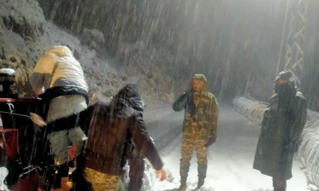 وادی تیراہ میں برفباری کے باعث پھنسے آئی ڈی پیز کی محفوظ مقامات پر منتقلی کے لیے ریسکیو آپریشن جاری