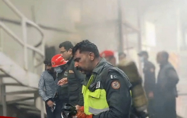 لاہور میں 19 منزلہ ہوٹل میں آگ لگ گئی، 3 افراد جاں بحق