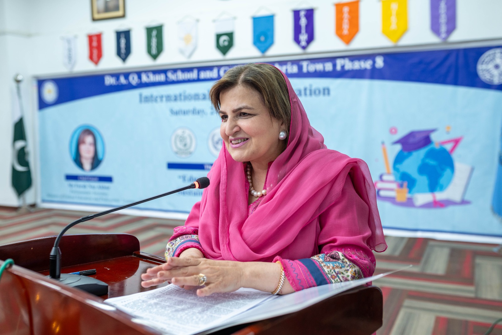 وفاق، چاروں صوبوں کے ساتھ مل کر نصاب میں  جدت لا کر جلد تمام سکولوں میں نفاذ کرے گا  ۔ فرح ناز اکبر