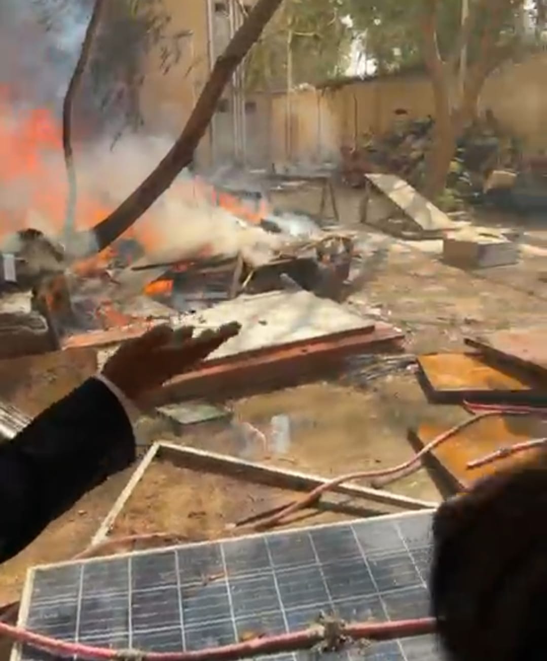 ملير ڪورٽ جي احاطي ۾ باهه، فرنيچر سڙي رک  ٿي ويو