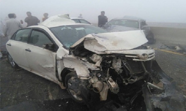 حیدرآباد: کهیسانا موری کے قریب تیز رفتار کار موڑ کاٹتے ہوئے حفاظتی دیوار سے ٹکرا گئی، 4 افراد ہلاک