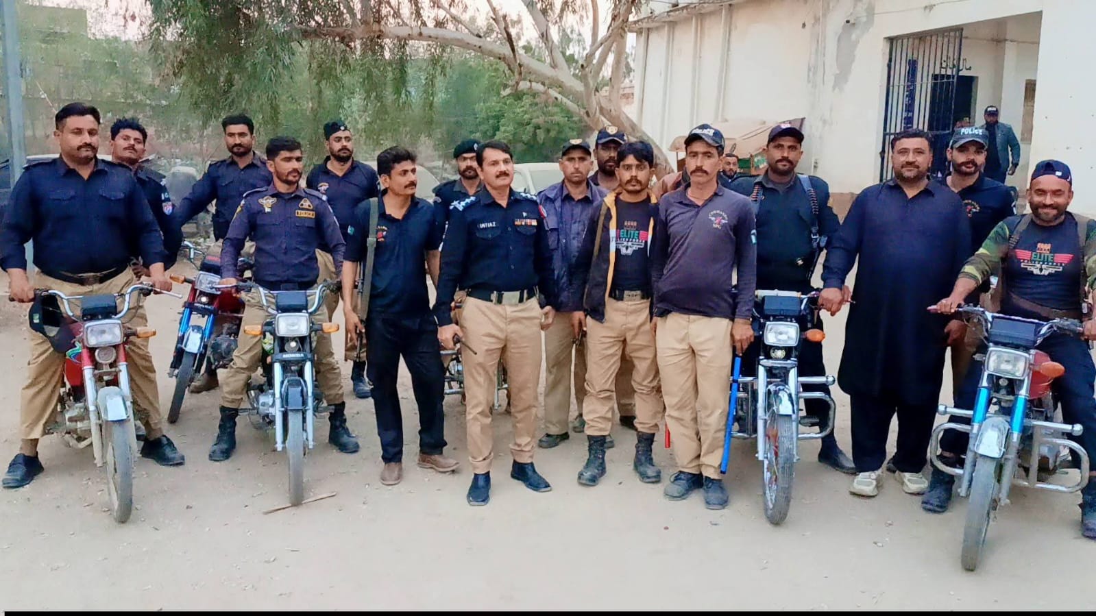 مورو ۾ نئين مقرر ٿيل ايس ايڇ او امتياز علي کهاوڙ پاران شهر جو دورو