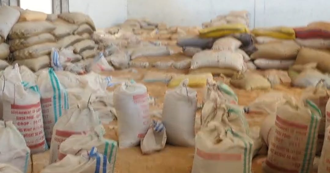 ملير جي گدامن ۾ لکين ٽن ڪڻڪ خراب، خوراڪ کاتي تي  لاپرواهي جو الزم