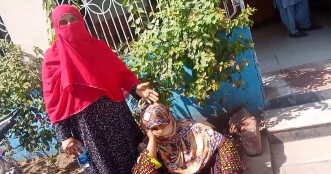 شاهه لطيف ٽائون واسڻ عورت جو ٿاڻي اڳيان احتجاج جو نوٽيس, ايس ايس پي انويسٽيگيشن اڻ ڌري  جاچ جو حڪم ڏئي ڇڏيو