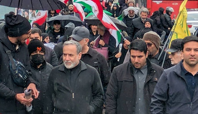 ایران میں غدار بھرے ہوئے ہیں، قیادت کو محتاط رہنے کی ضرورت ہے