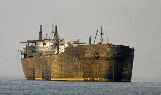 ٹرمپ کا ایران کی جانب سے 10 پاکستانی پرچم والے آئل ٹینکر چھوڑنے کا دعویٰ، حقیقت کیا ہے؟