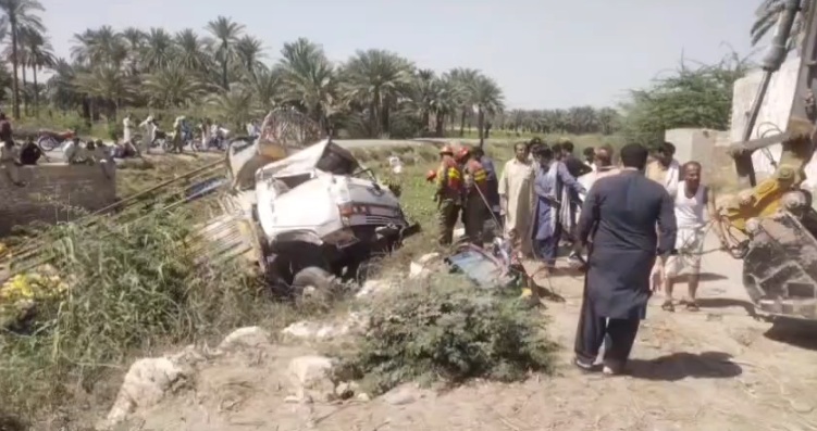 گمبٹ کے قریب حادثہ، پنجاب کے رہائشی باپ بیٹا جاں بحق، 8 افراد زخمی