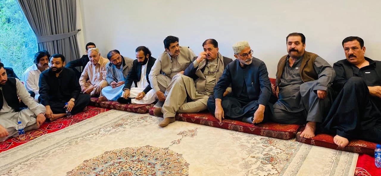 کوئٹہ۔سراوان ہاوس میں لشکری خان رئیسانی کی سربراہی میں جرگہ