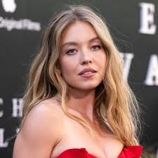 ہالی ووڈ اداکارہ کی بولڈ تصاویر نے سوشل میڈیا پر دھوم مچا دی