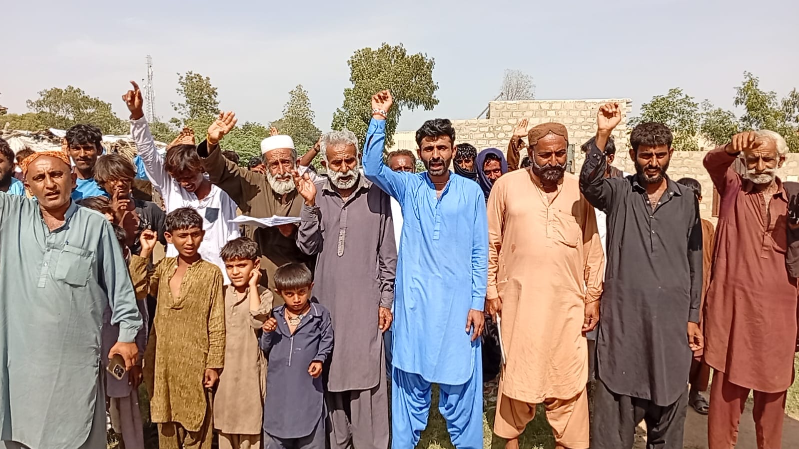 ملير جي قديم سنڌي وسندي بجار ڳوٺ جي رهواسين جو احتجاجي مظاهرو