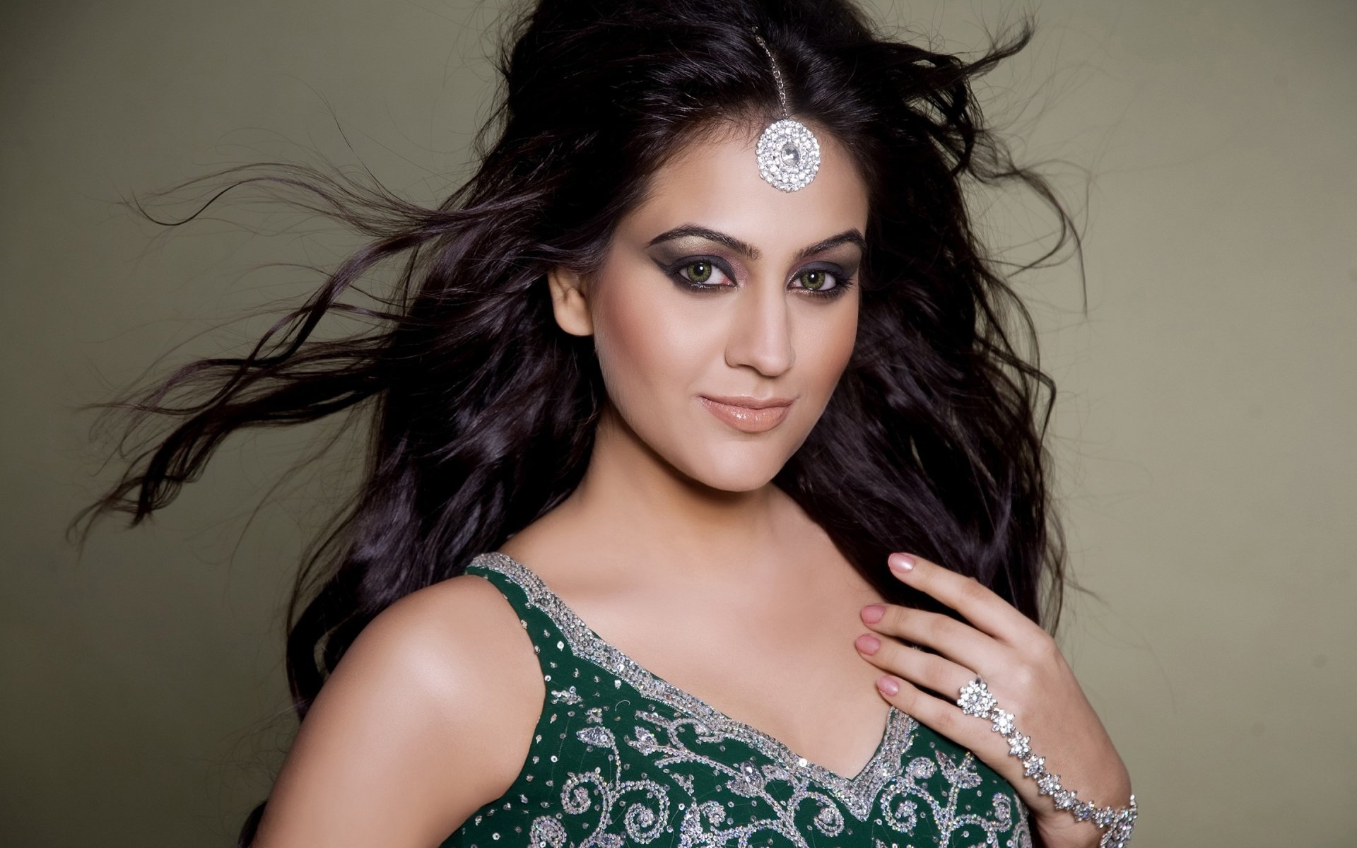 بھارتی اداکارہ فحش فلمیں ریکارڈ کرنے کے الزام میں گرفتار