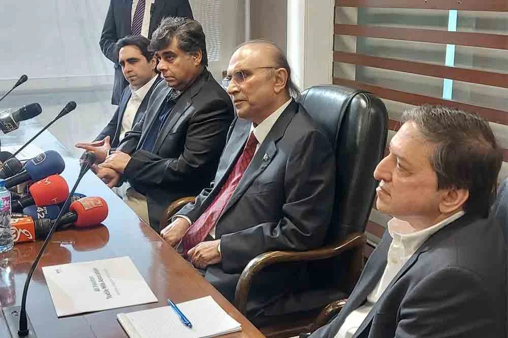 صدر زرداری کی صحت سے متعلق افواہیں بے بنیاد ہیں: سلیم مانڈوی والا