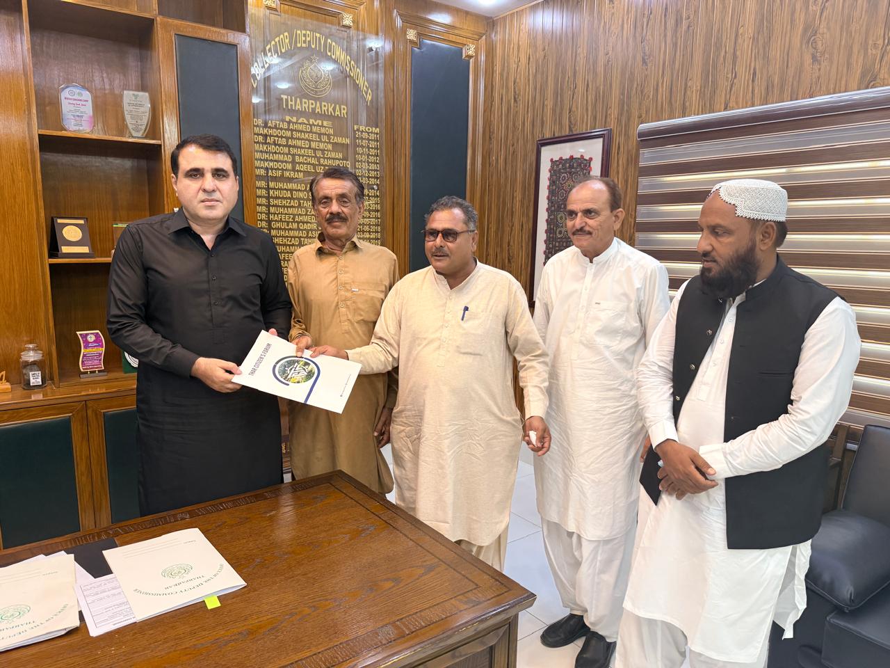 ڈپٹی کمشنر تھرپارکر عبدالحلیم جاگیرانی سے تھر سٹیزن فورم کے وفد کی ملاقات