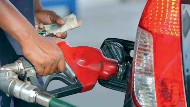 پیٹرولیم مصنوعات کی قیمتوں میں بڑے اضافے کی بنیادی وجہ کيا ہے؟ سینیٹ کی قائمہ کمیٹی کے اجلاس میں پته چل گيا