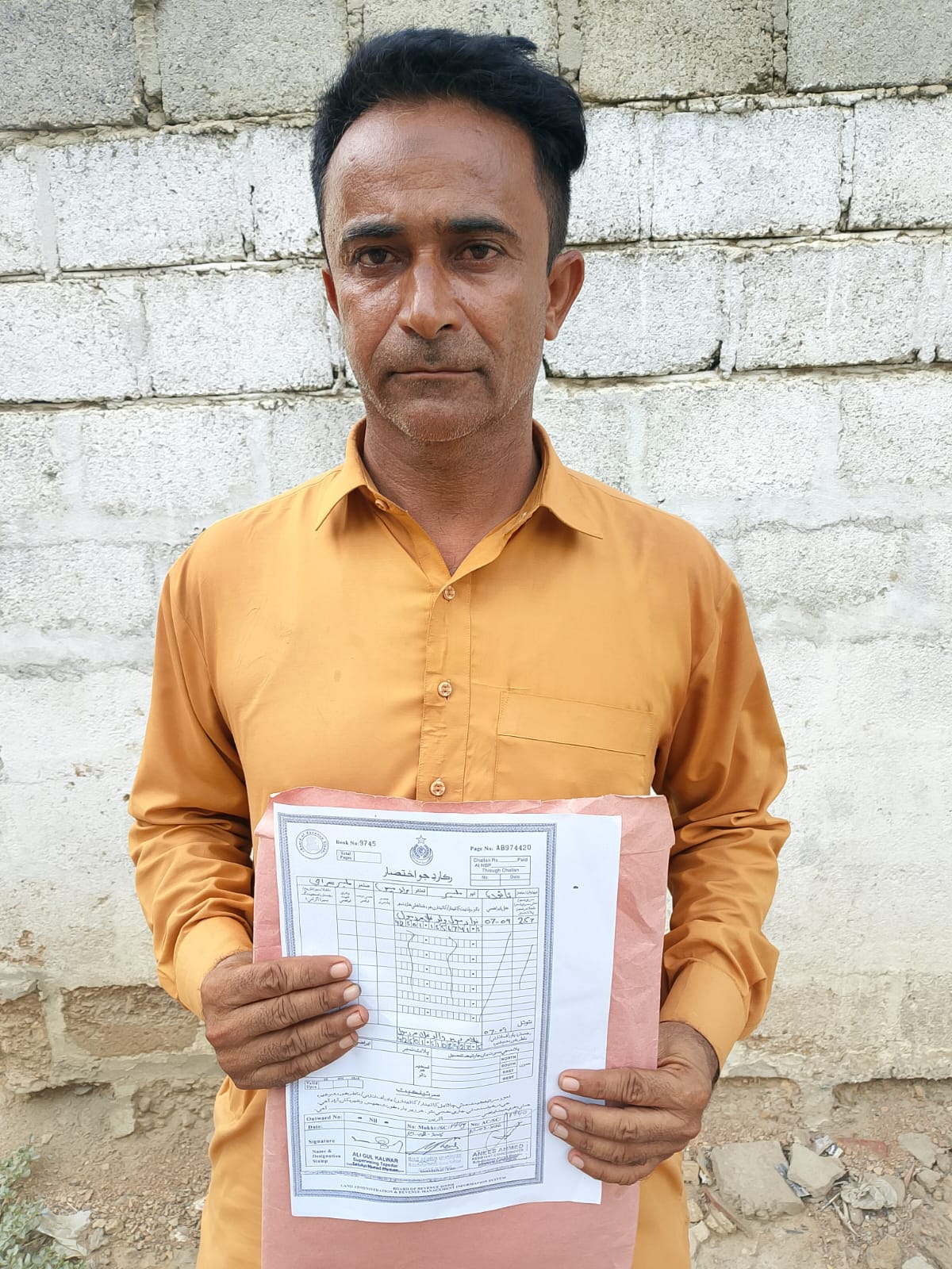ملير ۾ نوجوان جو زمين جي تڪرار تان مبينا ڌمڪيون ملڻ خلاف احتجاجي مظاهرو