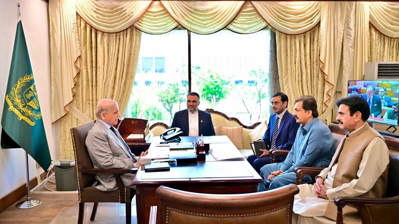 وزيراعظم شھباز شريف سان ايم اين اي اياز شاھھ شيرازي جي ملاقات