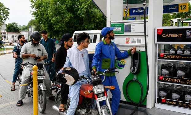 ملک میں پٹرولیم مصنوعات کی قیمتوں کے حوالے سے نیا نظام نافذ، حکومت نے تفصیلات جاری کر دیں