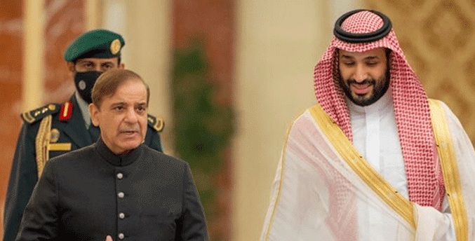 شہباز شریف کا محمد بن سلمان کو ٹیلیفون، سعودی بحری جہازوں پر حوثیوں کے حملے ناقابلِ قبول ہیں: وزیراعظم
