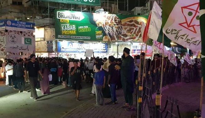 ایم کیو ایم کے دو دھڑوں میں کشیدگی، پولیس کی بھاری نفری بہادر آباد مرکز پہنچ گئی
